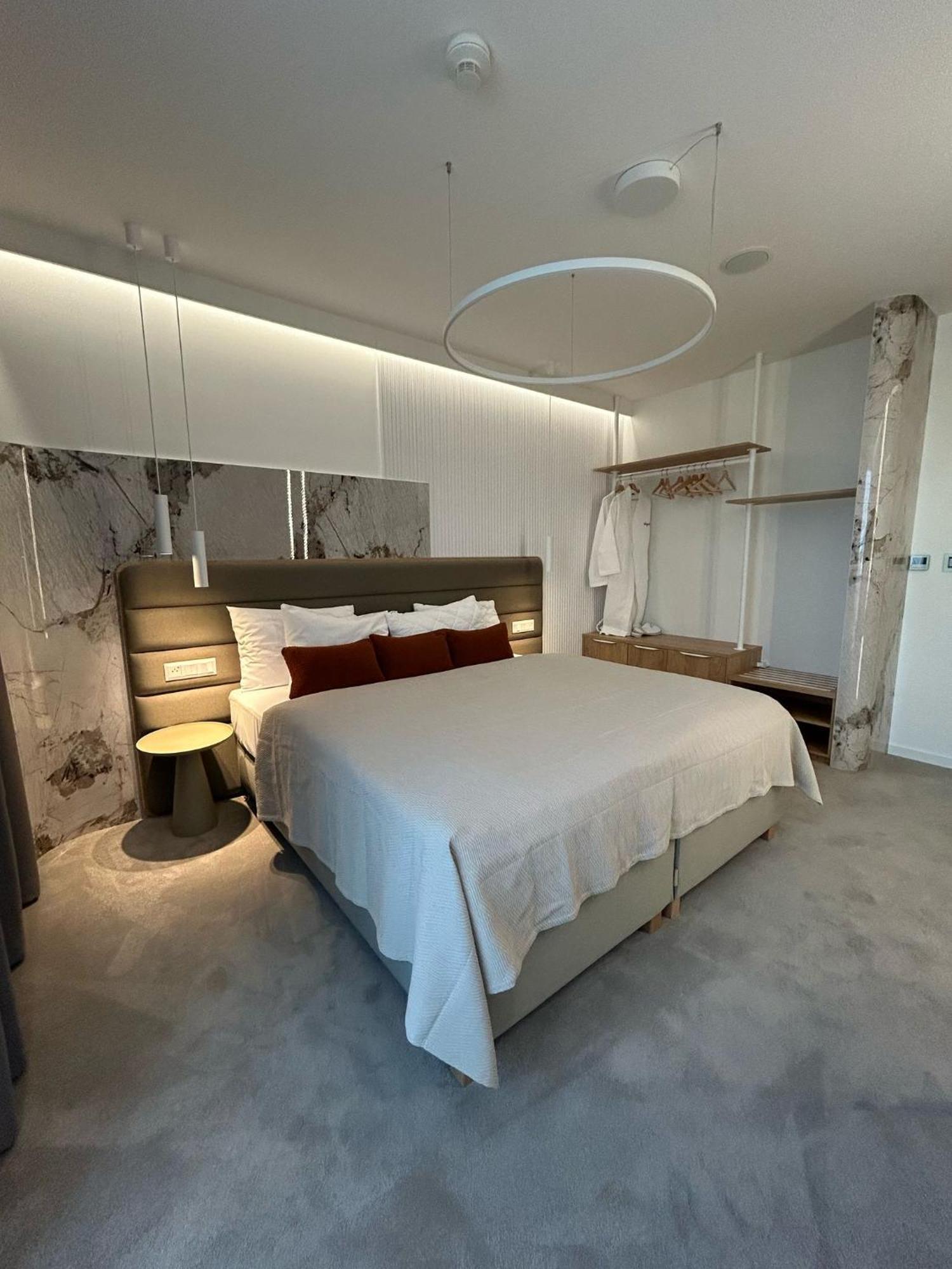 Hotel Dolphin - Adult Friendly Сенець Екстер'єр фото