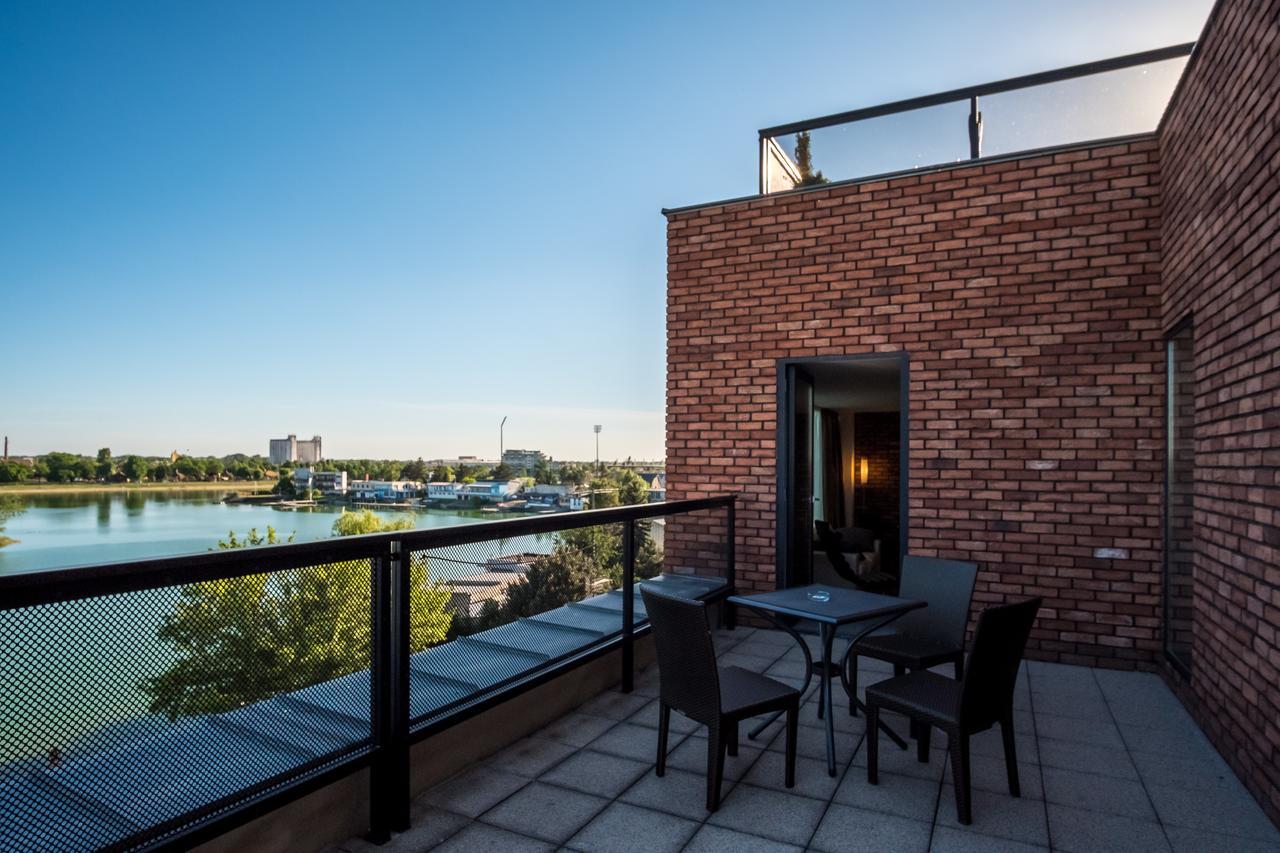 Hotel Dolphin - Adult Friendly Сенець Екстер'єр фото